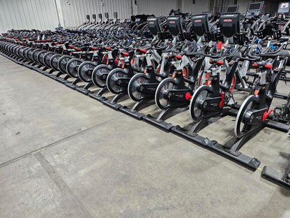 Pack 15 Vélos Spinning Matrix IC7 – Salle de Sport & Coaching Professionnel